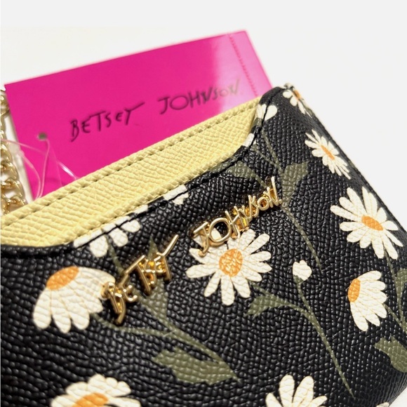 Betsey Johnson Black Multi Daisy Print Bifold Wallet With Pullout CC Case NWT - Picture 3 of 8